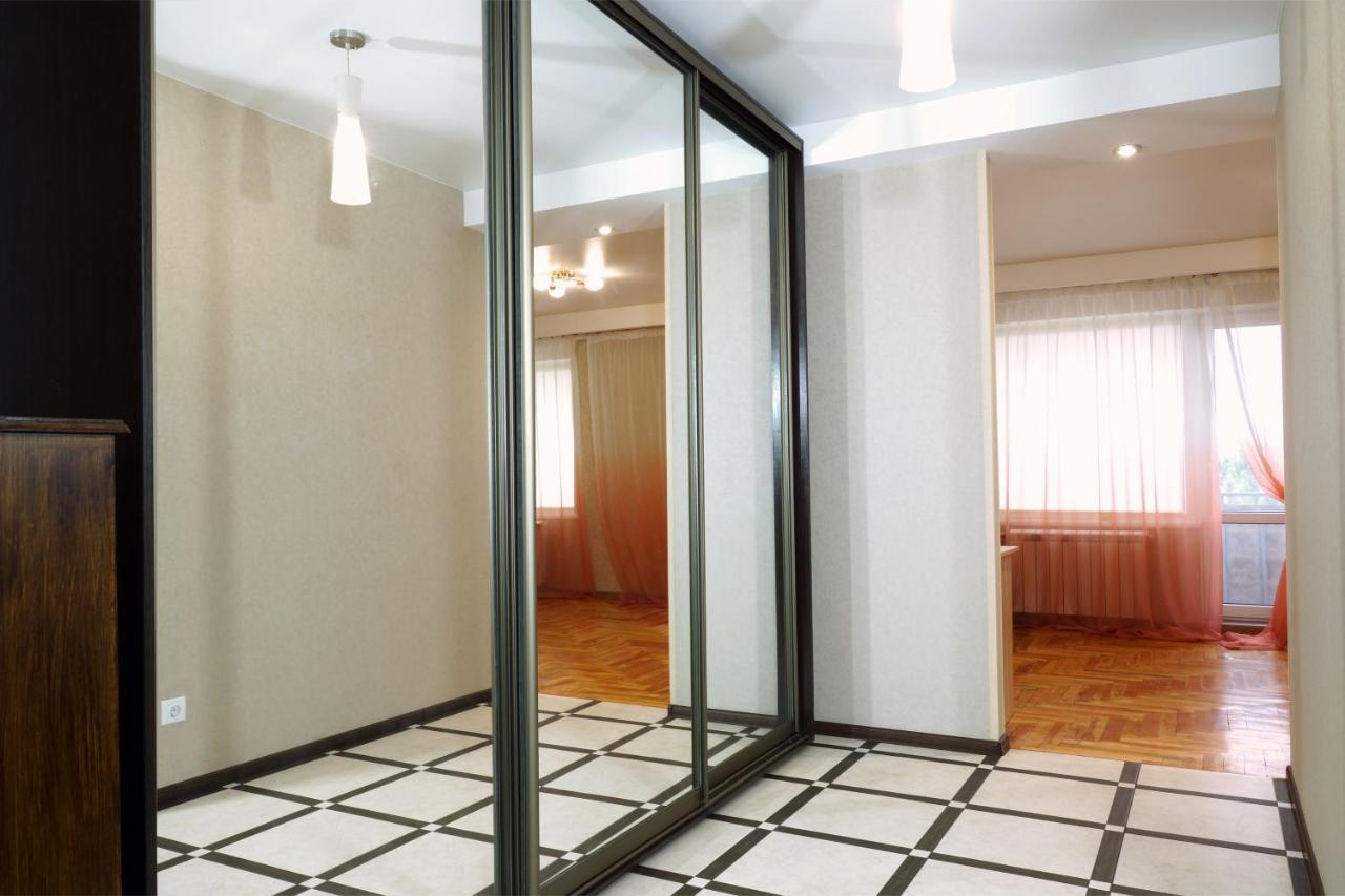 2 Rooms Semi-Luxury Apt On 39-H Nezalezhnoi Ukrаiny Street Next To The City Council Zaporizhia Exterior foto